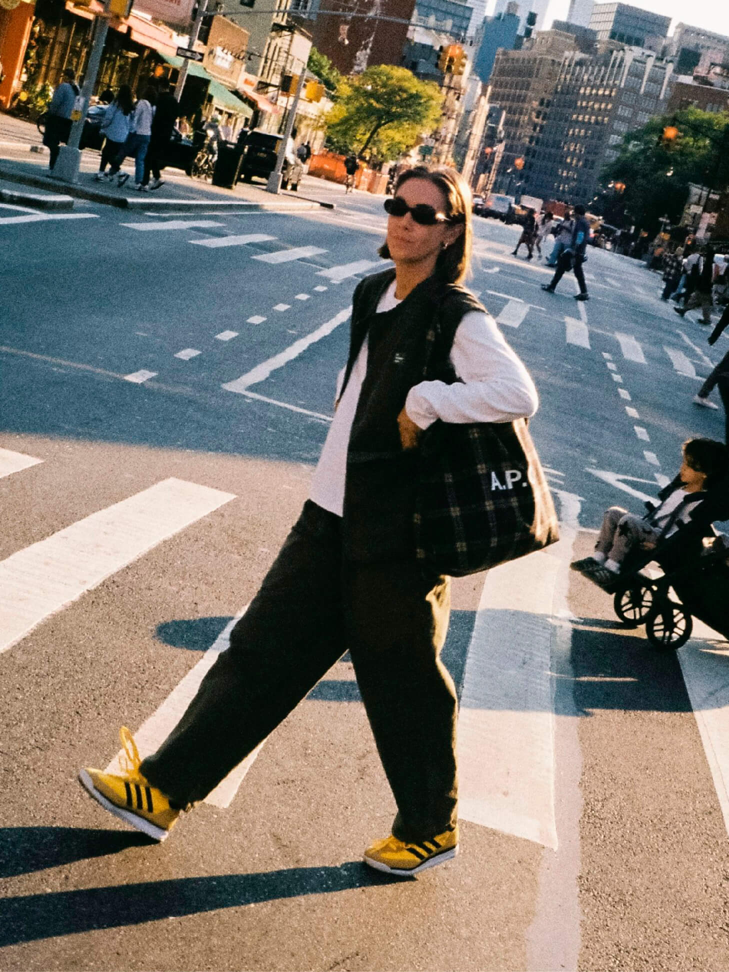 Tendencias de Moda 2025: Innovación con Nostalgia y Estilo